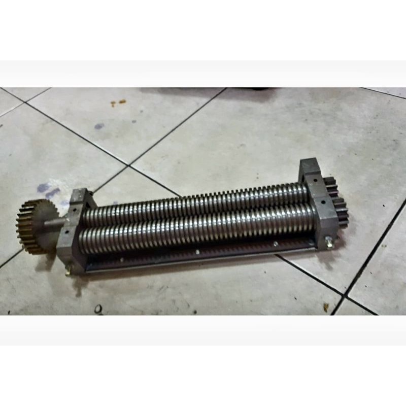 PISAU MESIN MIE LY300