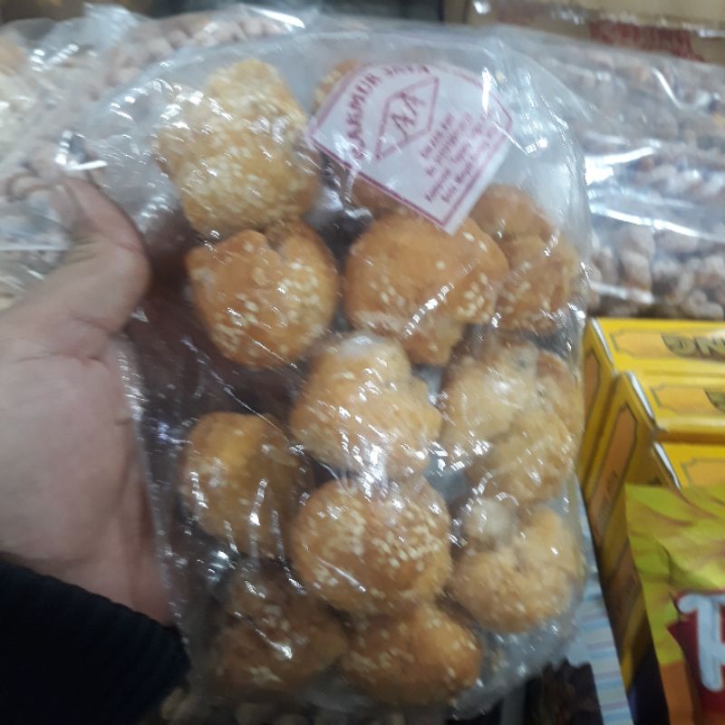 

kue ketawa ukuran kecil isi 10 1bungkus