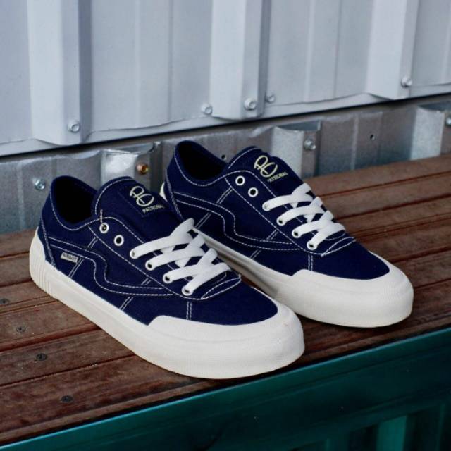 SEPATU PATROBAS EQUIP LOW NAVY SEPATU LOCAL SEPATU CEWEK SEPATU COWOK SEPATU HITS SNEAKERS HITS ORI