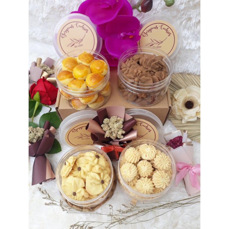 

Kue Paket Lebaran 1box 4 toples