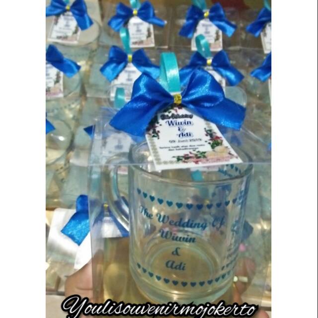 Souvenir gelas ucm kemasan mika