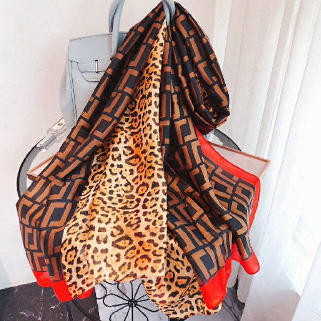 SYAL SATIN SUTRA FENDI L LEOPARD RED