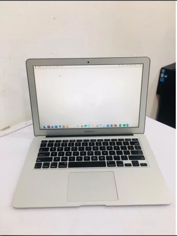 Macbook Air 13inch MID 2013 Silver Core i7 1.7GHz Ram 8GB Second