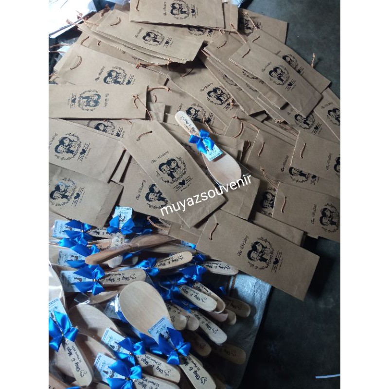Souvenir Pernikahan Centong Nasi Kayu Paperbag