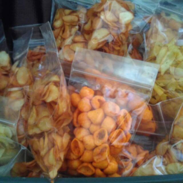 

Cemilan snack keripik dan kerupuk serba 5 ribu