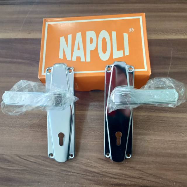 Kunci pintu Napoli