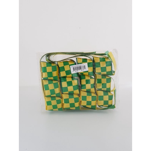 

Hiasan ketupat lebaran