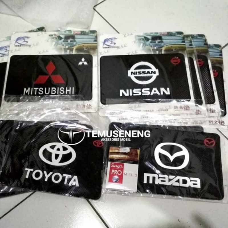 Logo Toyota Anti Slip Dashboard Mobil Cover Anti Slip Dash Mat