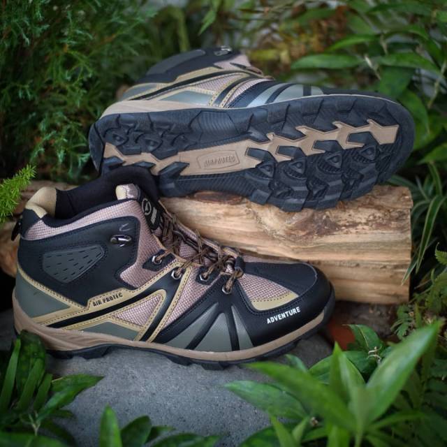 Sepatu gunung air protec adventure