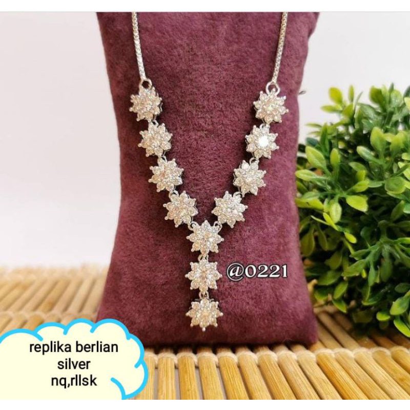 Kalung Tura berlian replika / replika berlian eropa/lapis emas 18k