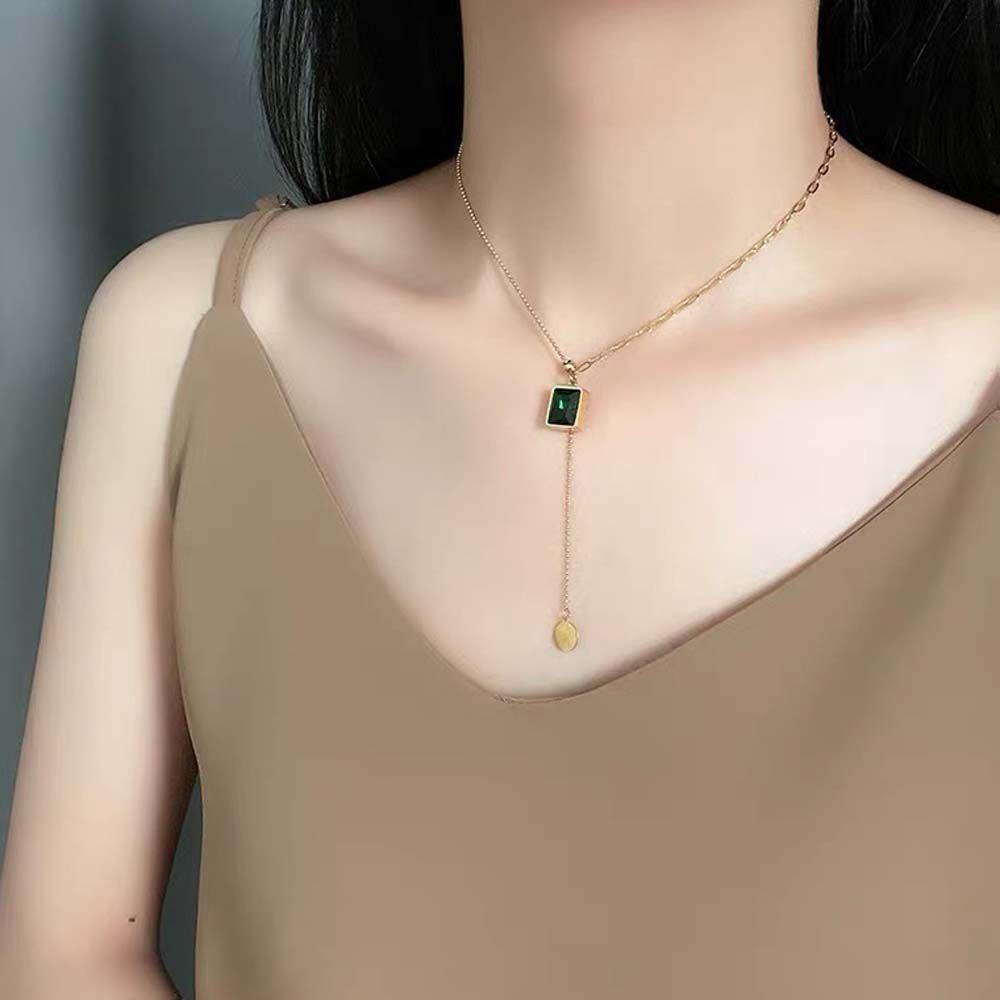 Kalung Rantai Bahan Titanium Steel Warna Emas Untuk Wanita