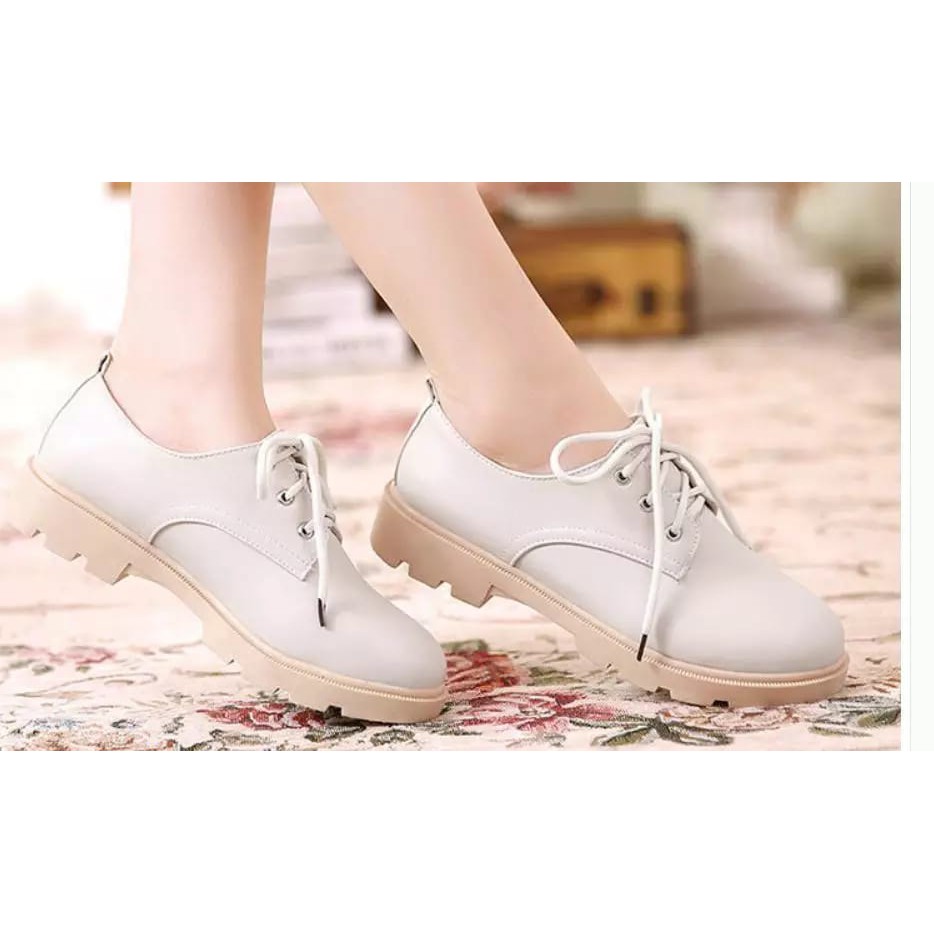 SEPATU OXFORD WANITA TALI / DOCMART CREAM DK04