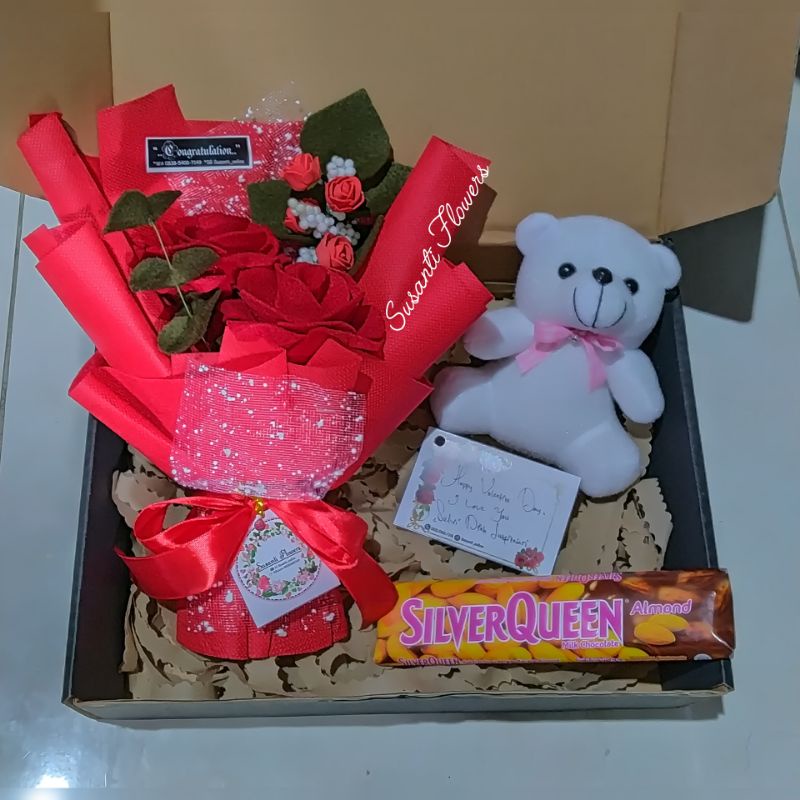 

bunga boneka / bloom box /box hampers bunga boneka dan coklat valentine
