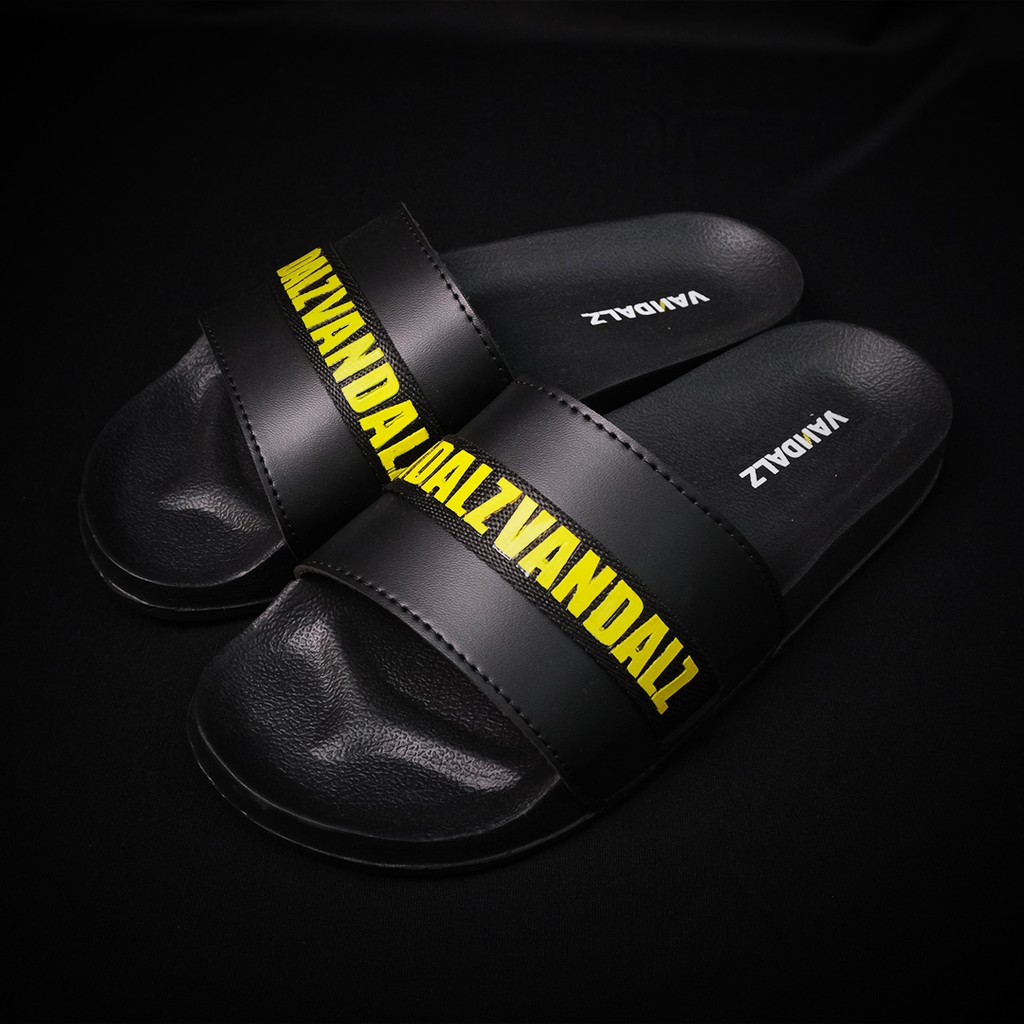 Vandalz Classic Sandal Pria Slip On Karet Sandal - Black Yellow