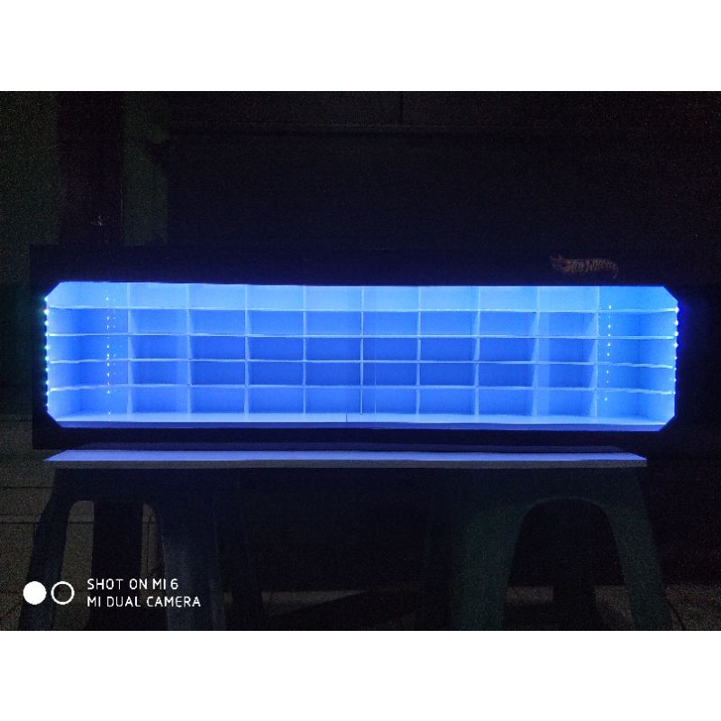 Rak Hotwheels Landscape Display Akrilik isi 50 Lampu LED RGB Dan Remote Wireless