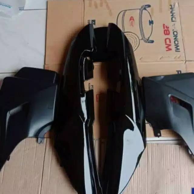 Cover body honda tiger 2000 plus box aki hitam