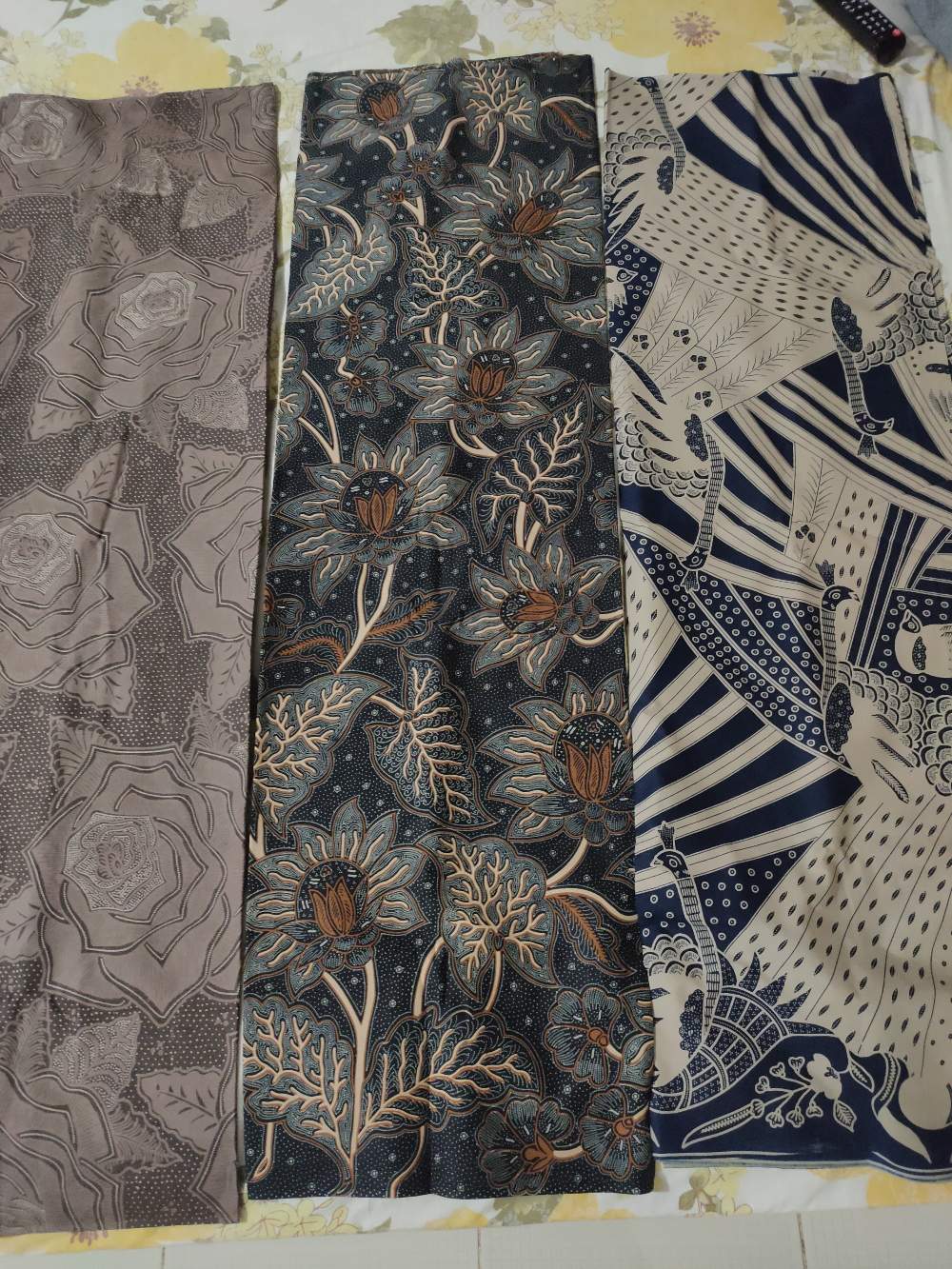 Kain Batik Solo Katun Sanforized Asli Solo Mawar Krem Coklat Batiksoloamanah 110.000