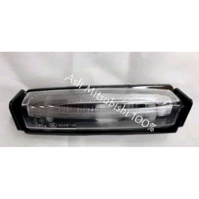 lampu plat nomor original Mitsubishi Pajero grandis