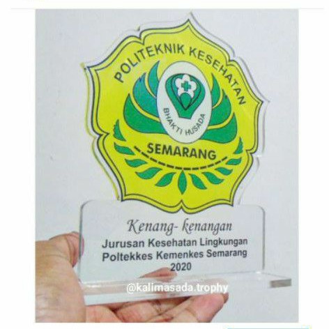 

PLAKAT AKRILIK CUSTOM TEBAL 8 MM