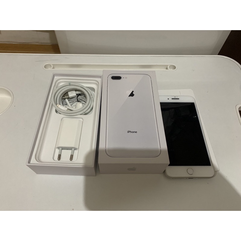 iphone 8 plus 64Gb Like new white ex ibox
