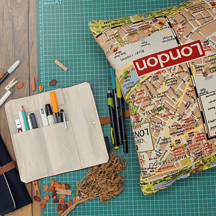 

Buruan Tempat Pensil Gulung / Lipat, Roll Up Pencil Case Red Marun Bagus