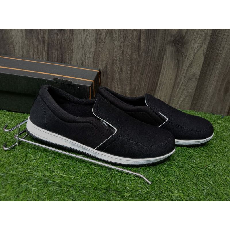 CUCI GUDANG - Sepatu Slip On modissss