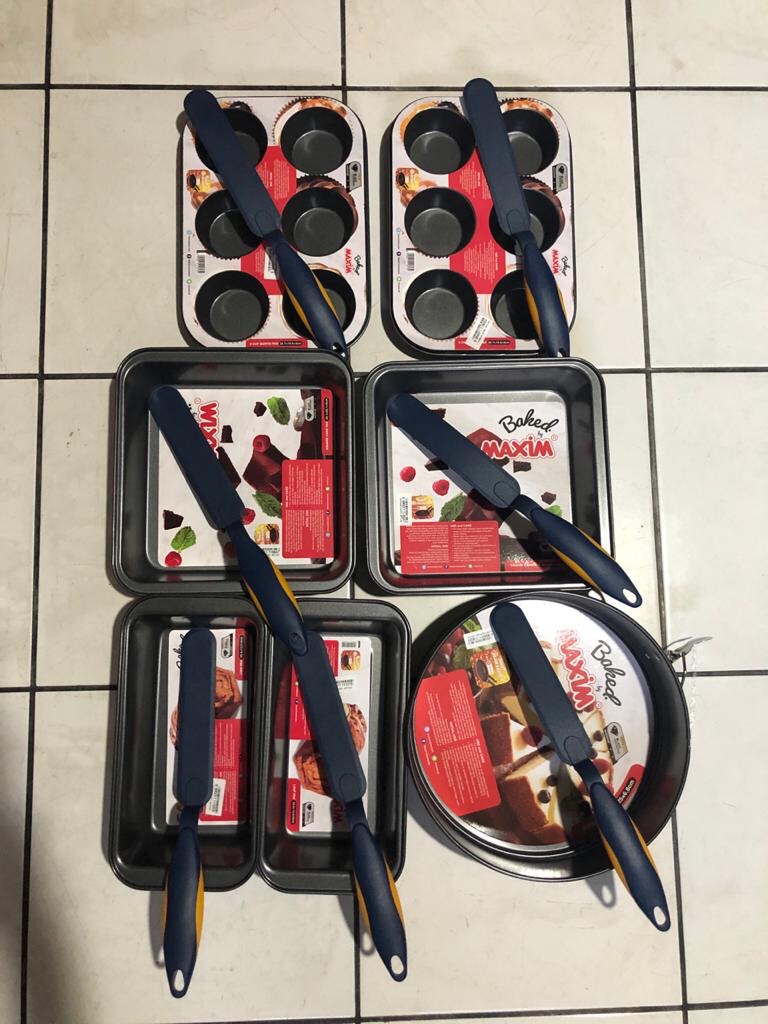 Maxim Bakeware Loyang Kue Teflon Anti Lengket 23cm Square Pan + Cake Spatula / Sutil Nylon