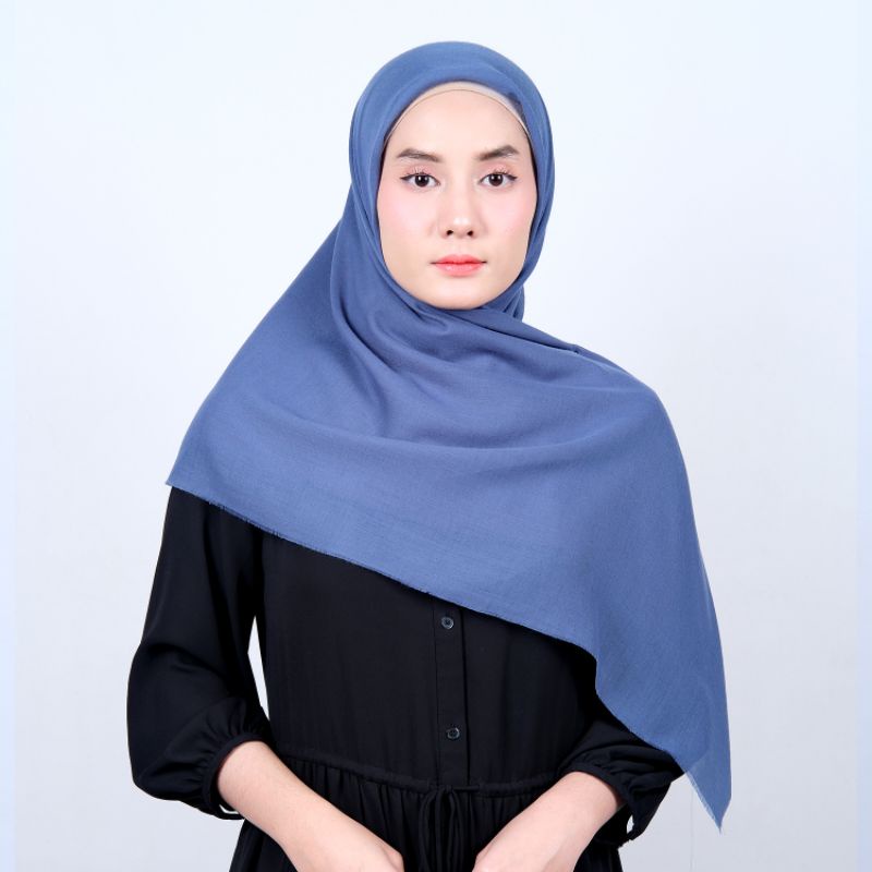 Saudia Jilbab Segi Empat Rawis 110 x 110 cm Premium - Hijab Saudia Rawis Kerudung Polos Abu SMA