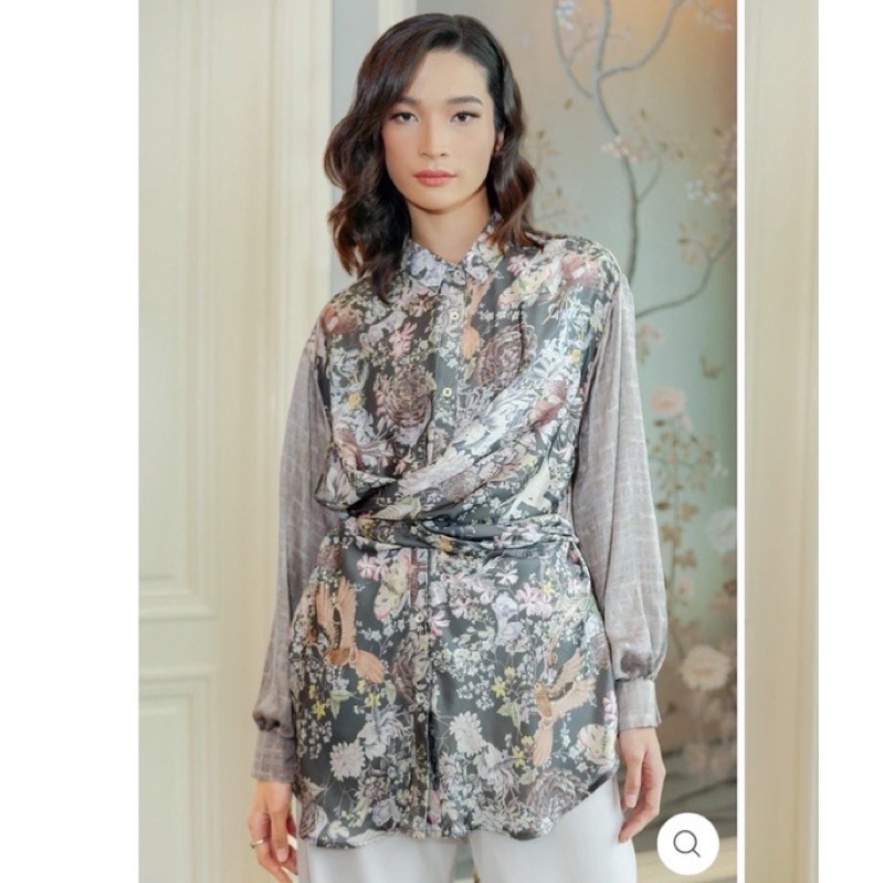 Benang Jarum Buttonscarves x Raisa Wonderful Harmony Wrap Shirt Grey