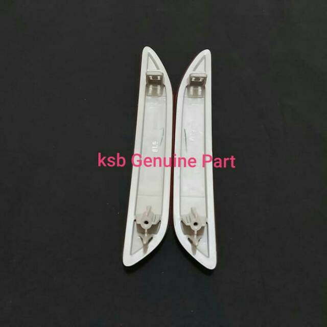 Lampu Reflektor Mata Kucing Bumper Belakang Toyota Sienta Original