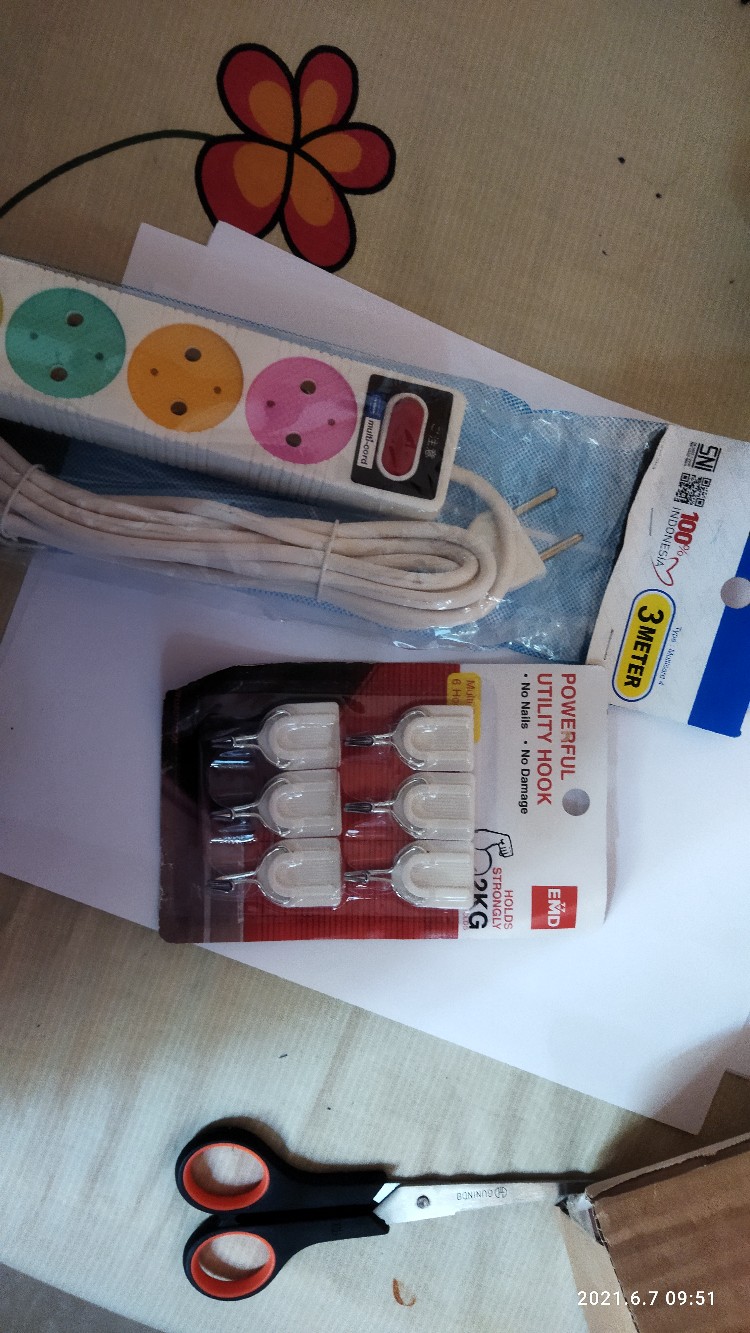 Gantungan Hook Kail Multifungsi Serbaguna Kecil Mini Tempel Untuk Kunci Topi Cantelan