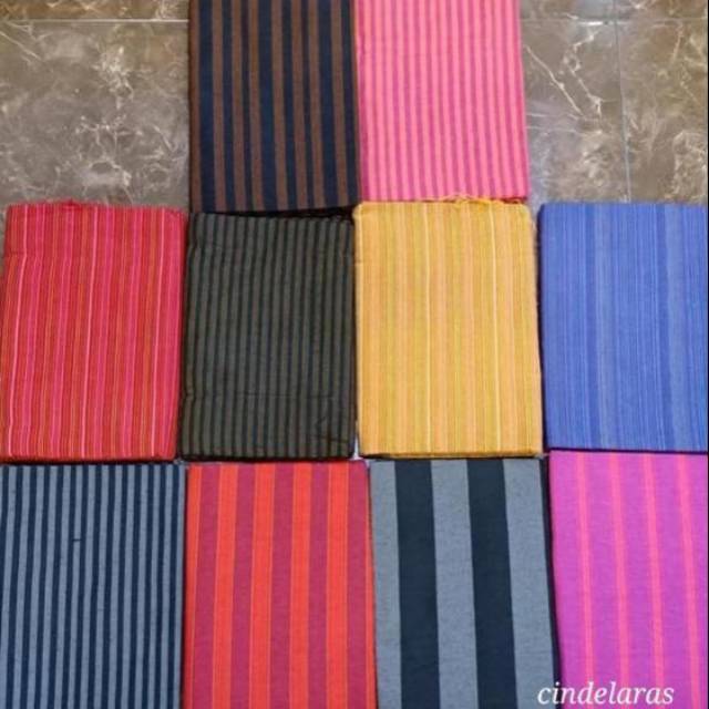 kebaya wanita Kain Batik Lurik Ungu (Kanan Bawah)