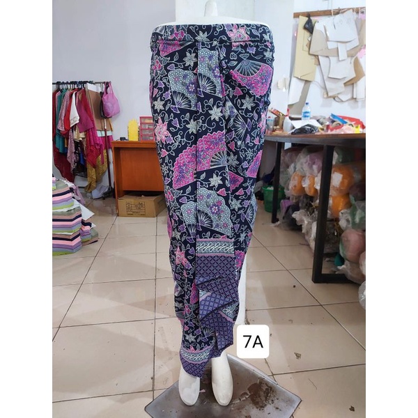 (2/3) Rok batik FOIL EMAS pinggang karet. Langsung pakai. Termurah produksi sendiri. KeroncongBusana-7A