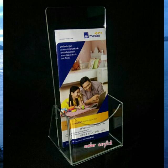 

Acrylic tempat brosur