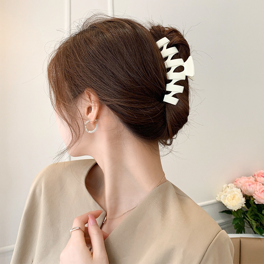 Korean Frosted Large Hair Claw Clip Fashion Solid Color Hairpin Temperament Shark Clip for Women Hair Accessories