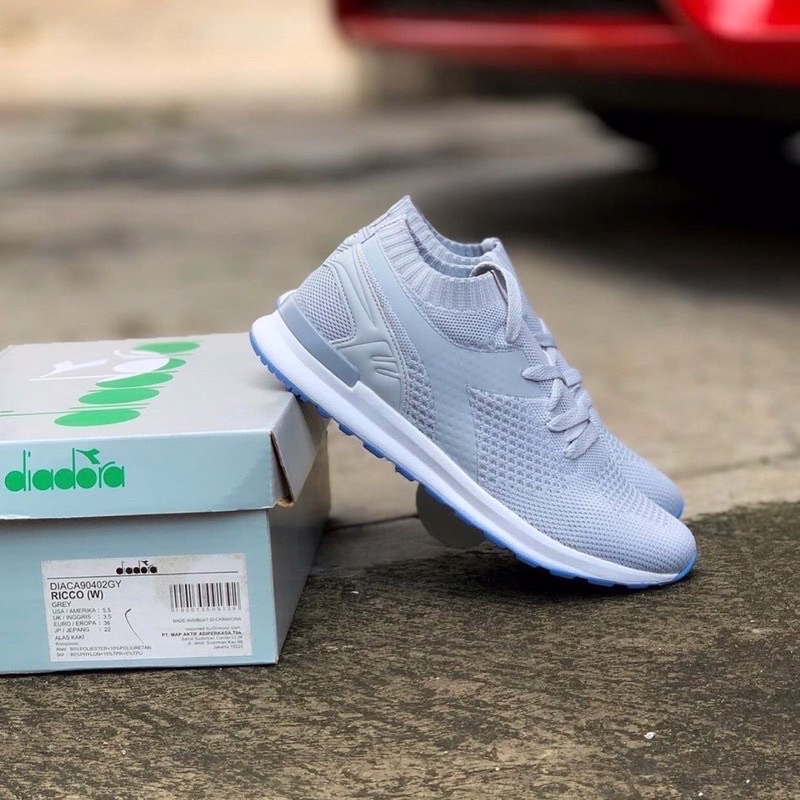 DISKON 70% ORIGINAL STORE SEPATU RUNNING WANITA DIADORA RICCO GREY