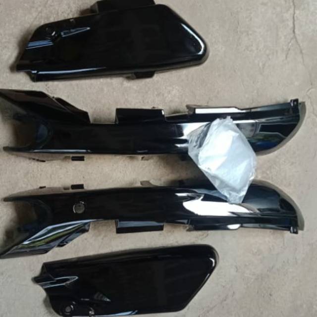 bodi dan box aki honda astrea grand warna hitam polos