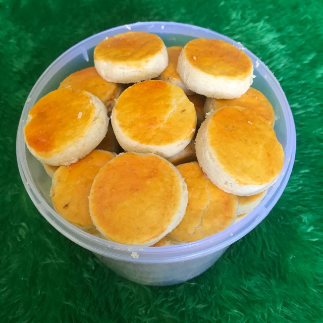 

Kue kacang emprull khas Jember