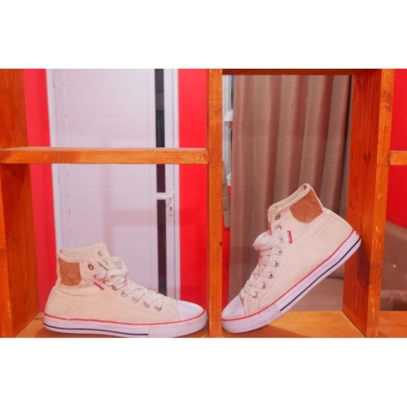 Sepatu Levis