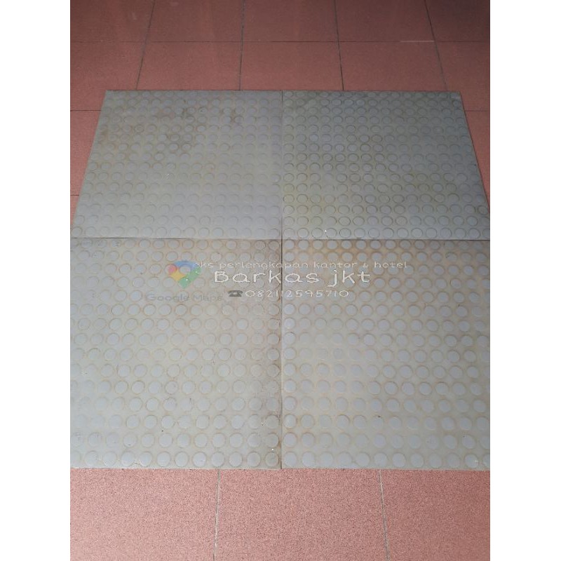 karpet karet motif koin bekas pencucian mobil