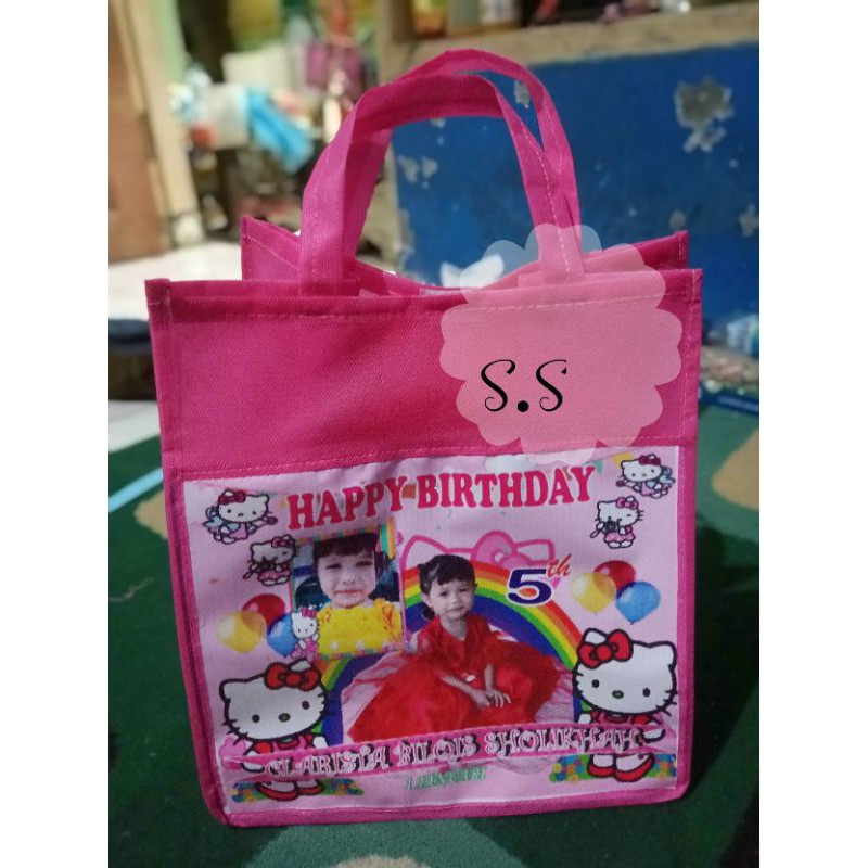 

Tas Ulang Tahun Muat Box 22 x 22