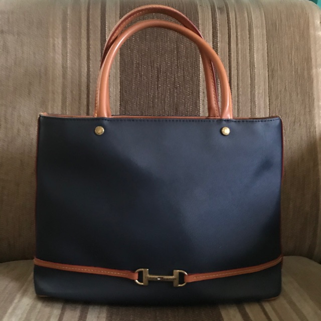 Hand Bag wanita (TOMMY HILFIGER)