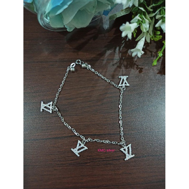 Gelang Kaki LV