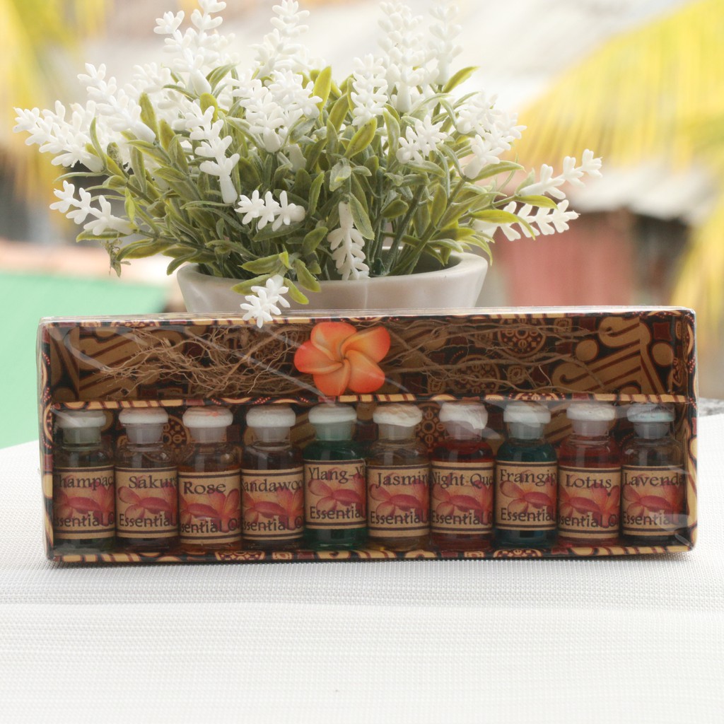 

Souvenir Minyak Aromatherapy Box isi 10