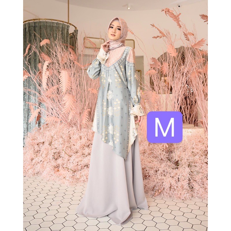 RAFFLESIA BLOUSE WEARING KLAMBY
