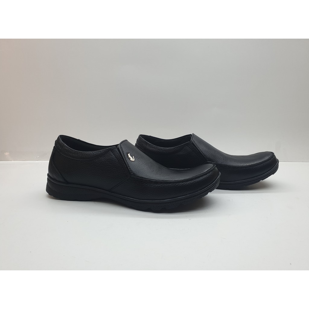sepatu casual pria / lacoste