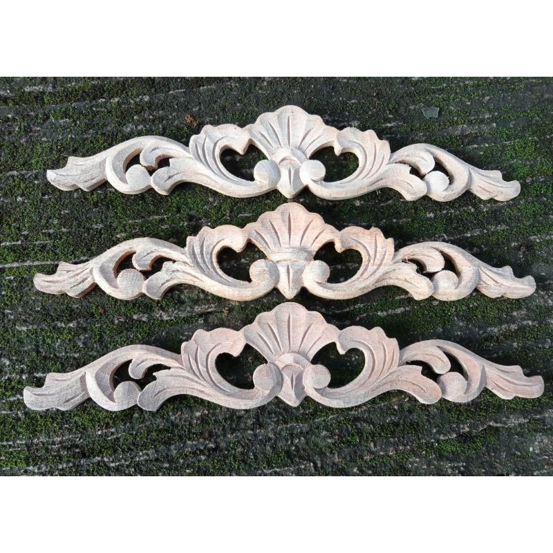 Ornamen Ukiran Jepara Tempel Motif Mahkota Kerang Bahan Kayu Mahoni Ukuran 30 x 6 cm