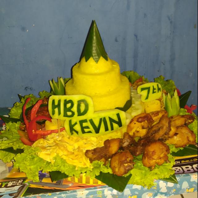 

TUMPENG NASI KUNING