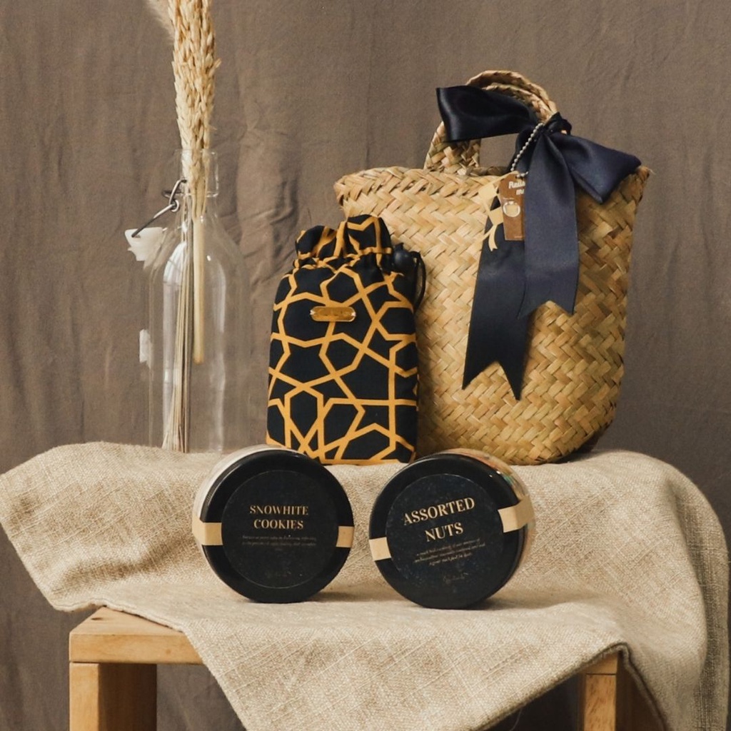

Hampers Purun (Sajadah+Putri Salju+Assorted Nuts)