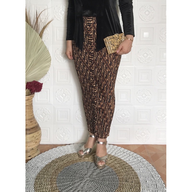 Rok plisket batik motif parang strip hitam coklat